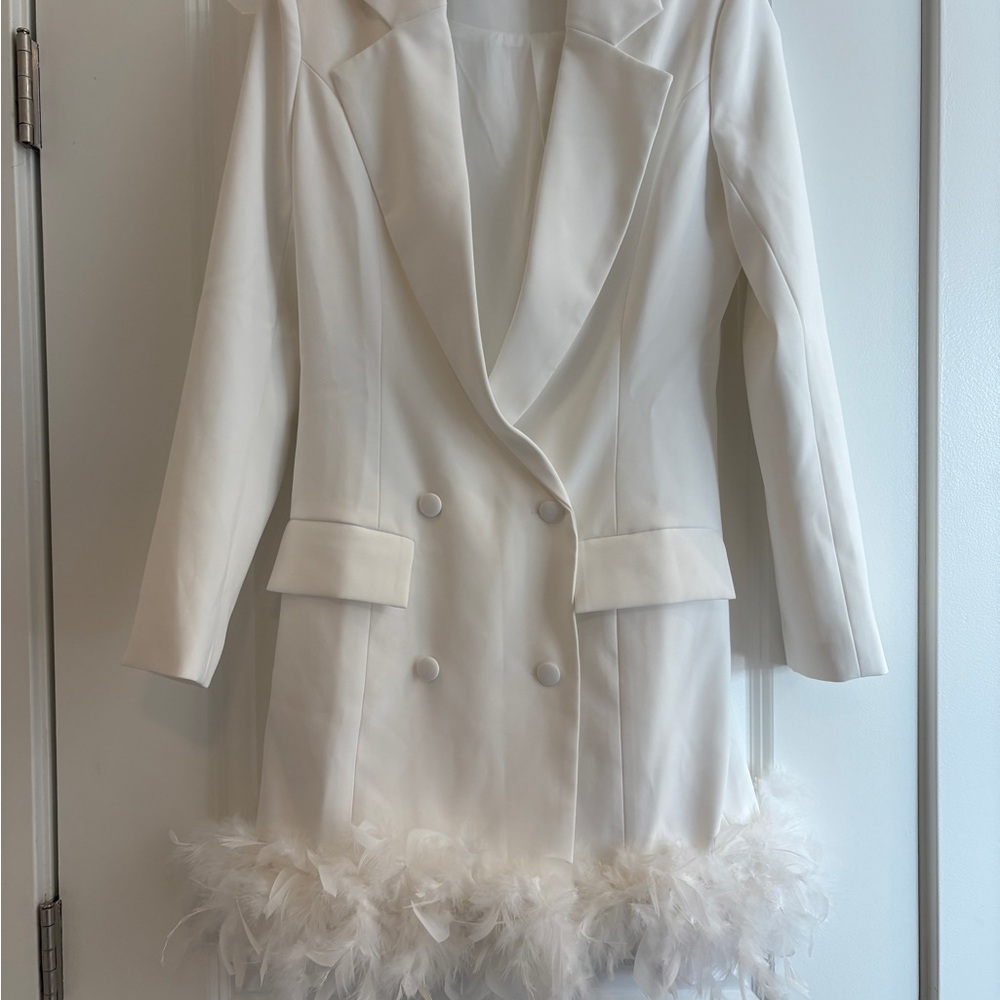 Elegant White Feather-Trimmed Blazer